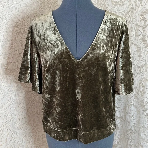 ❌SOLD❌Willow & Root Open Back Velvet Top - Picture 1 of 7